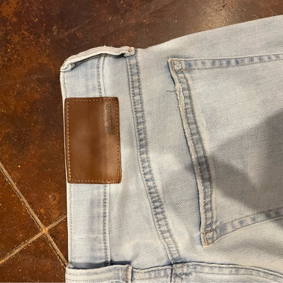 Light Wash Madewell Slim Jeans 31x32 - Picture 4 of 5